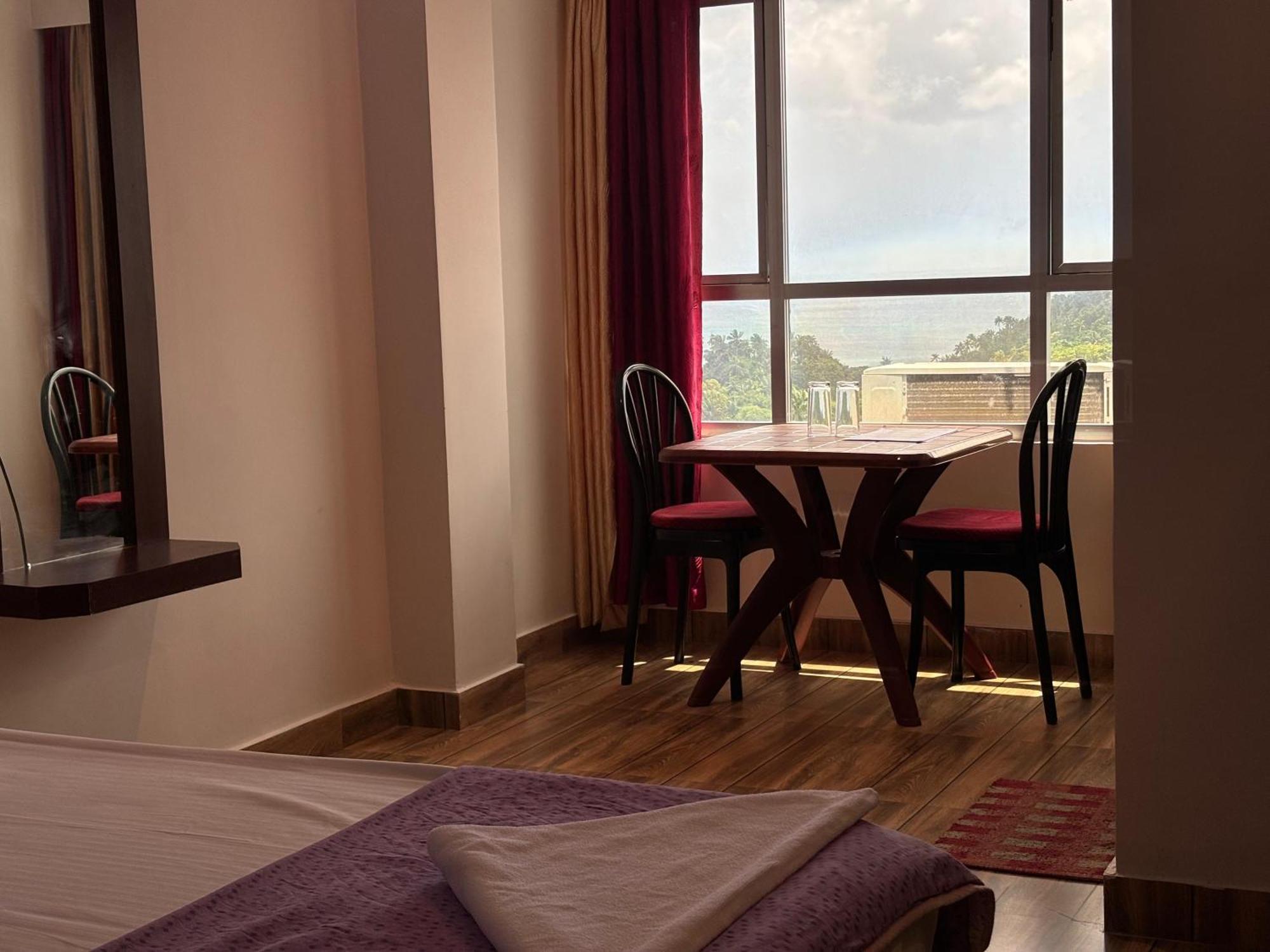 The Tamarind Tree Hotel & Restaurant Shadipur Екстер'єр фото