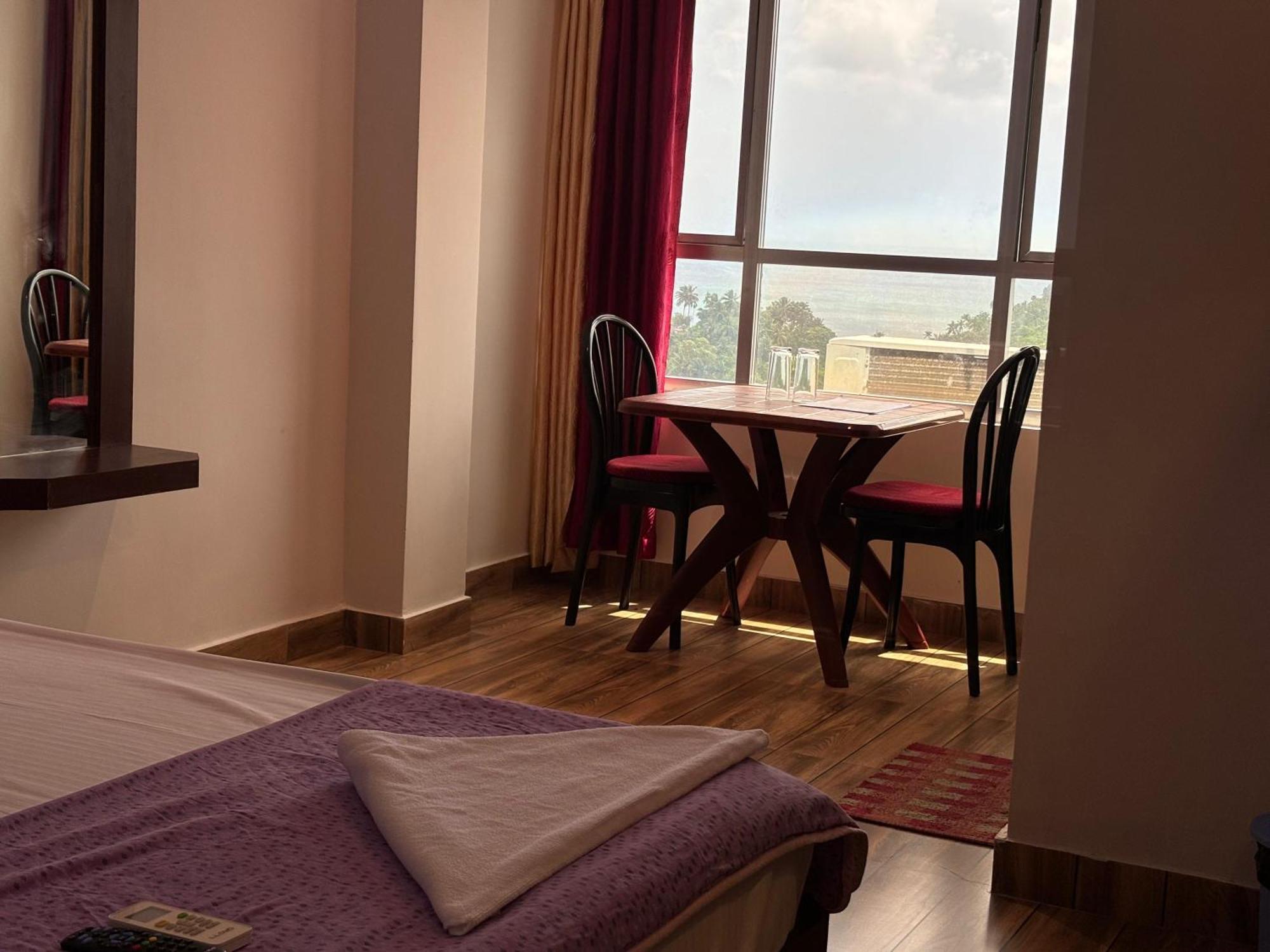 The Tamarind Tree Hotel & Restaurant Shadipur Екстер'єр фото